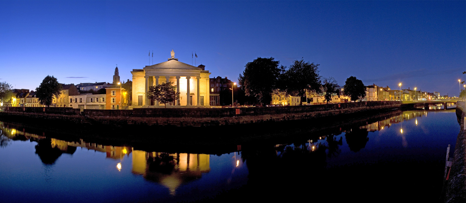 A guide to the places & attractions to visit in vibrant Cork City & County.