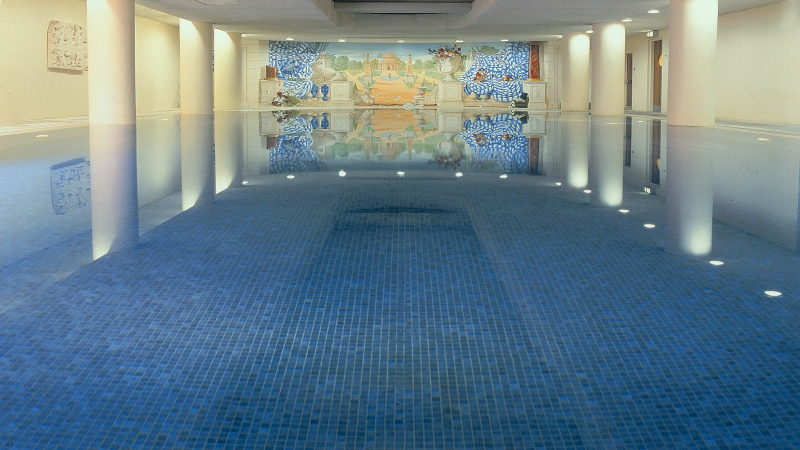 1a the merion hotel swimming pool