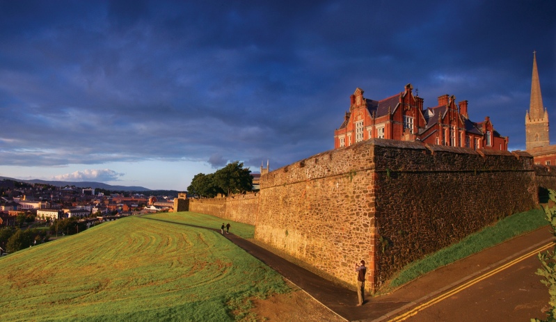 derry londonderry city walls